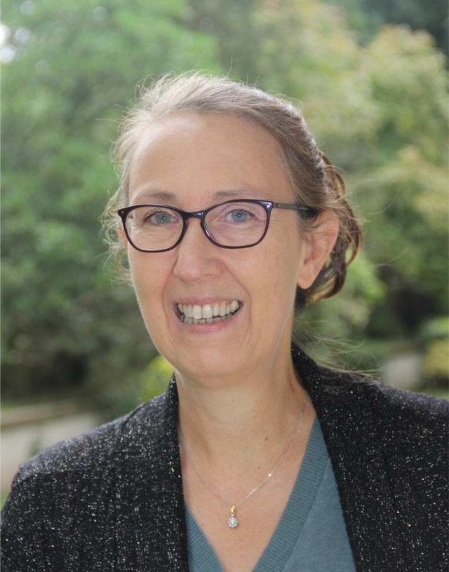 French marketing translator for IT and cybersecurity Isabelle